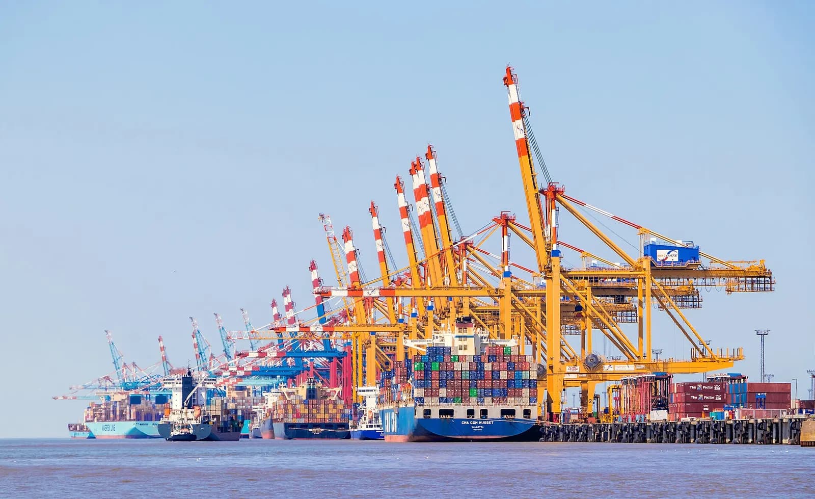 Terminal de contenedores portuaria
